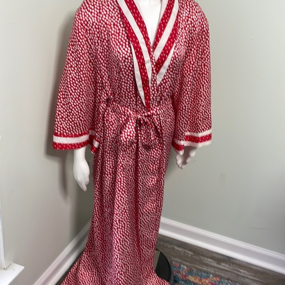 Liquid Silk Vintage Red Holiday Robe - Picture 1 of 8